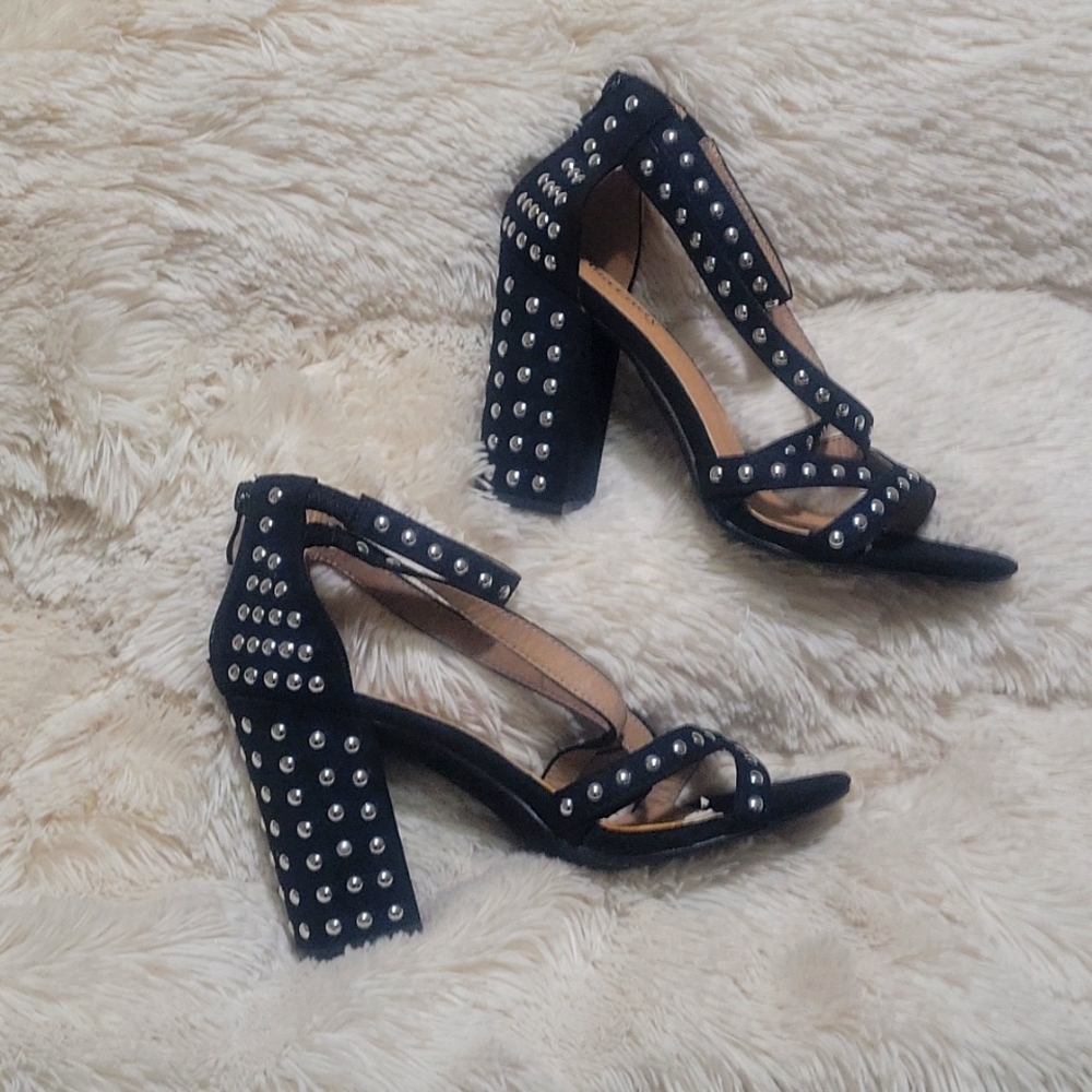 |Mila Lady| Chunky Heel| Size 8.5| Color Black with Silver Metal dots| Like New|
